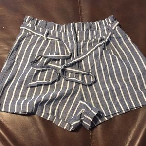 women’s shorts size medium
